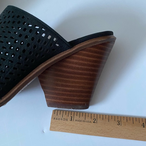 Vince Camuto Peep toe sandal - Picture 11 of 13